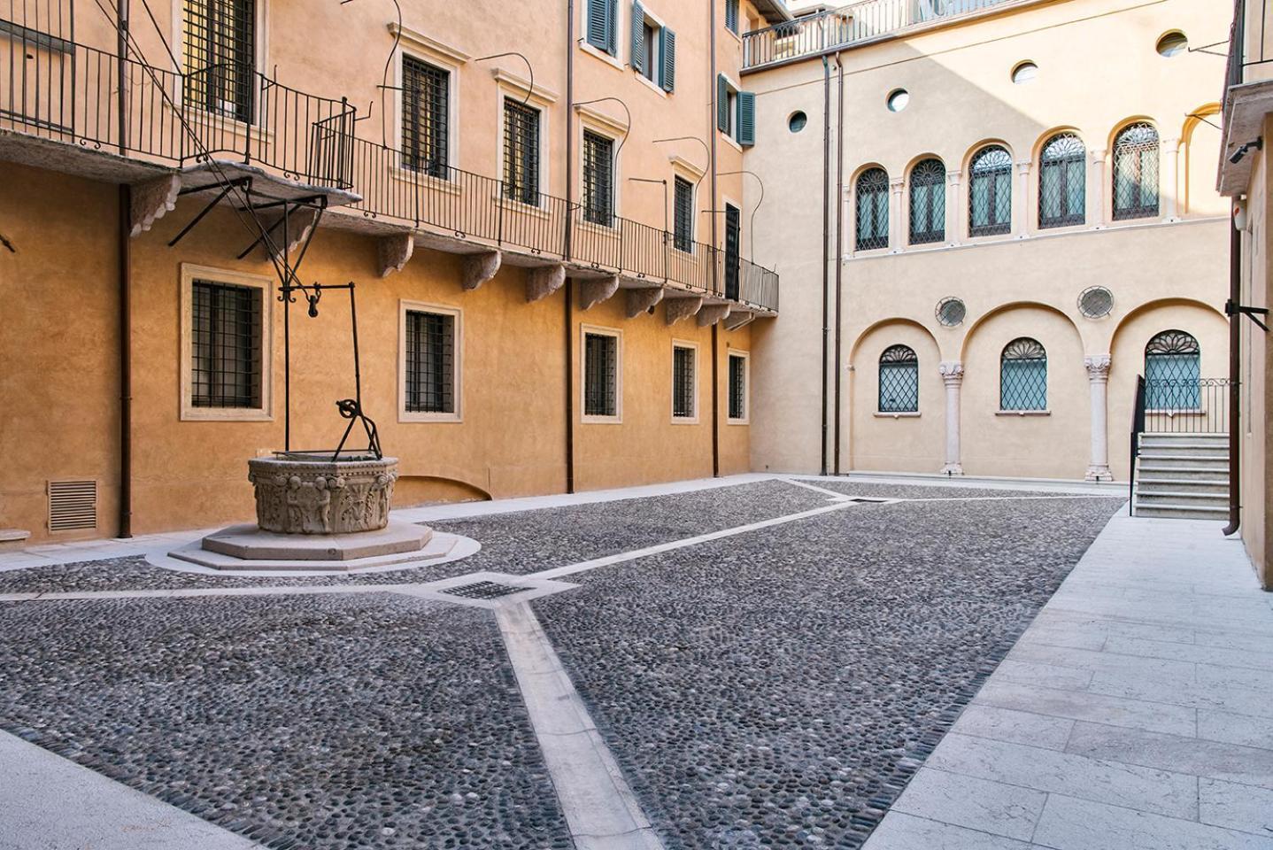 Palazzo Confalonieri Da Lisca เวโรนา ภายนอก รูปภาพ