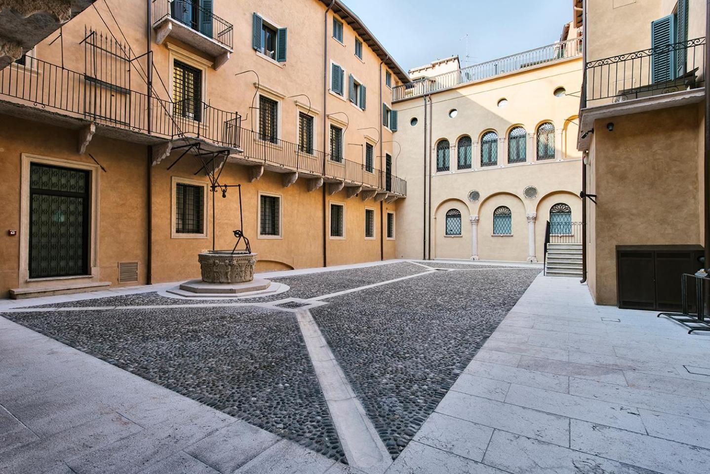 Palazzo Confalonieri Da Lisca เวโรนา ภายนอก รูปภาพ