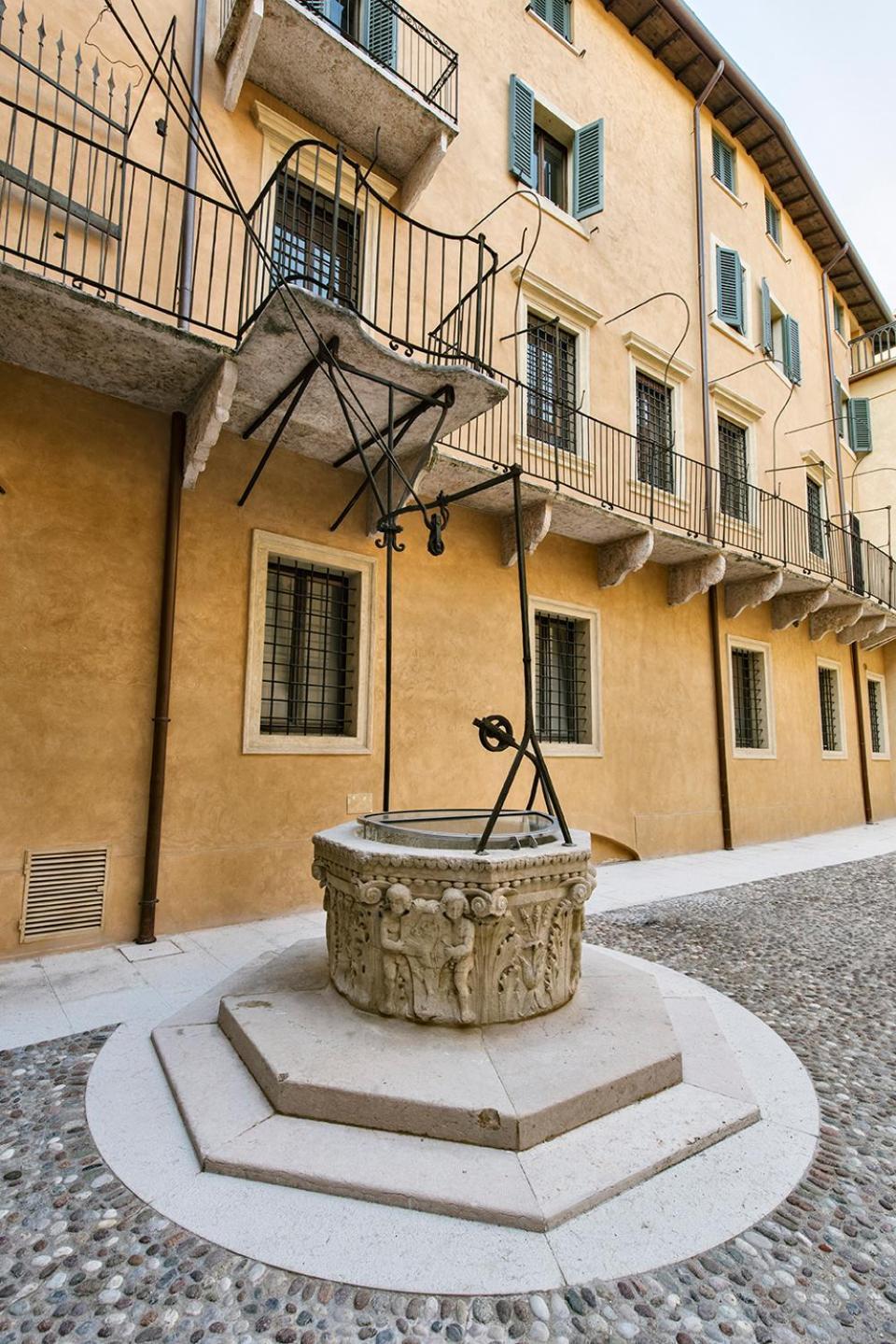 Palazzo Confalonieri Da Lisca เวโรนา ภายนอก รูปภาพ